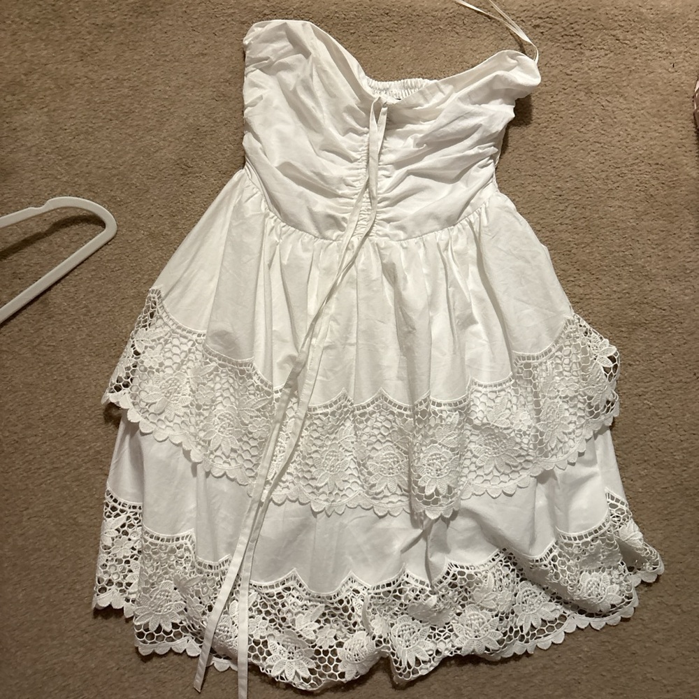 Chic White Strapless Lace Dress